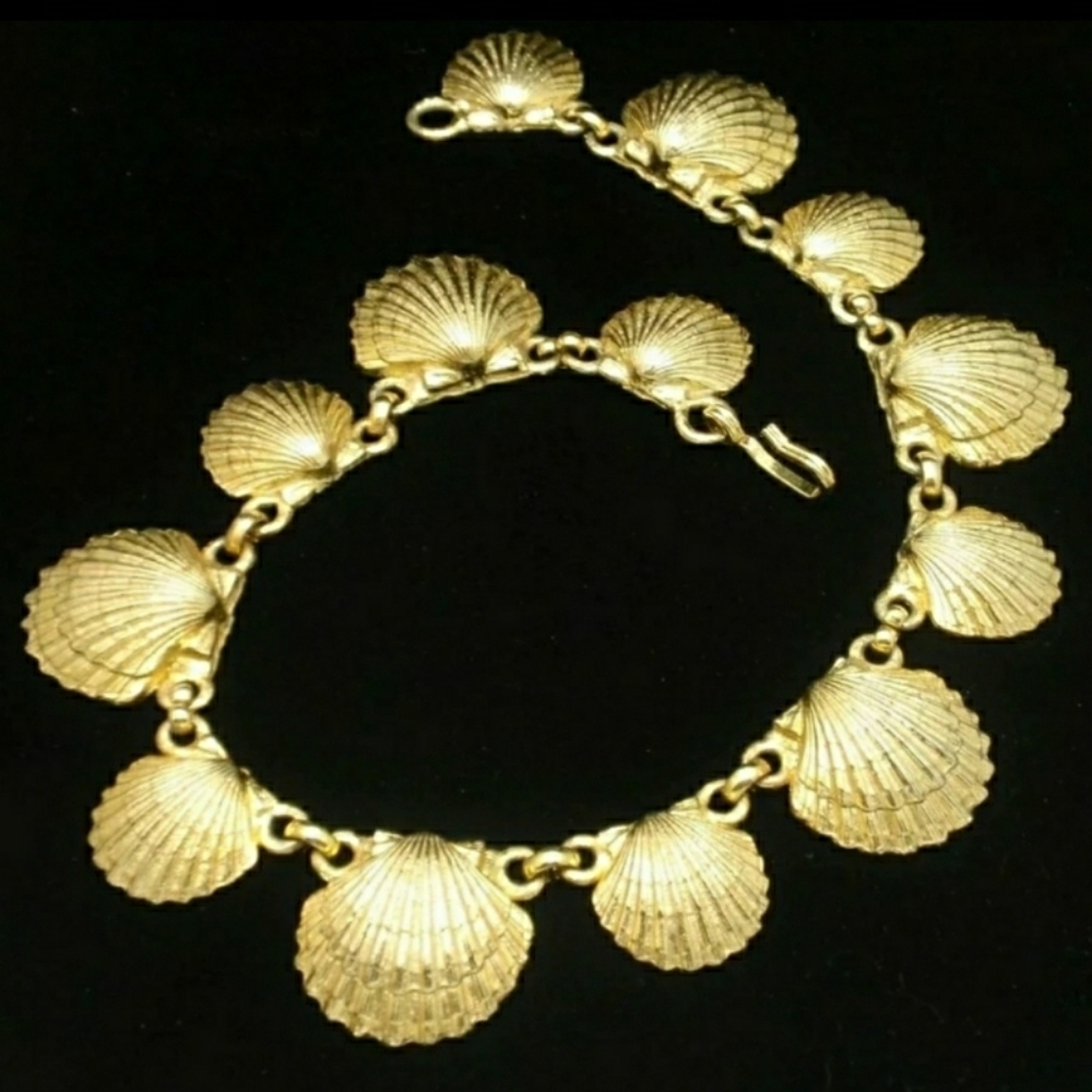Vintage Sea shell Necklace from 1975 14 1/2 inch
